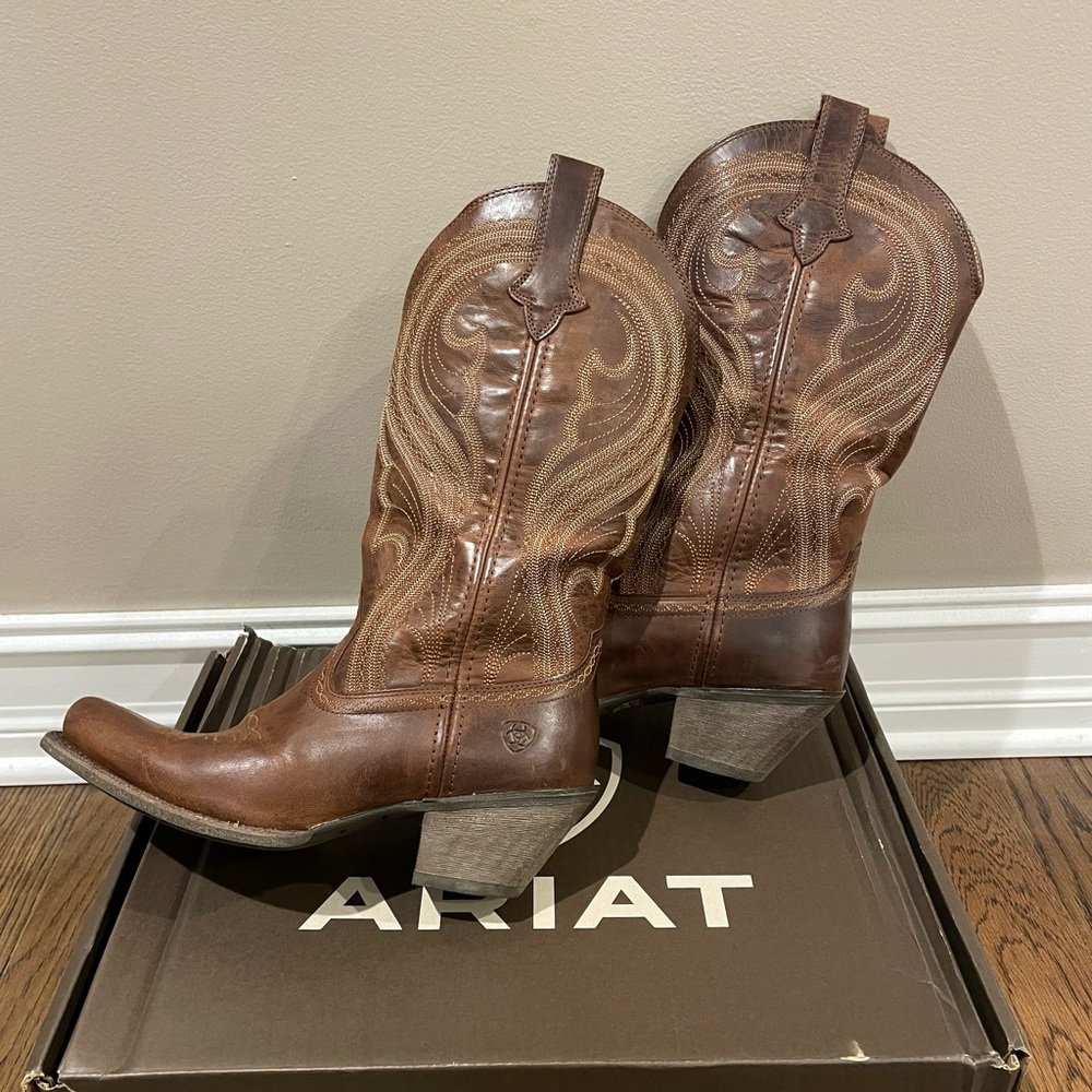 Women’s Ariat Lively western cowboy boots 8w